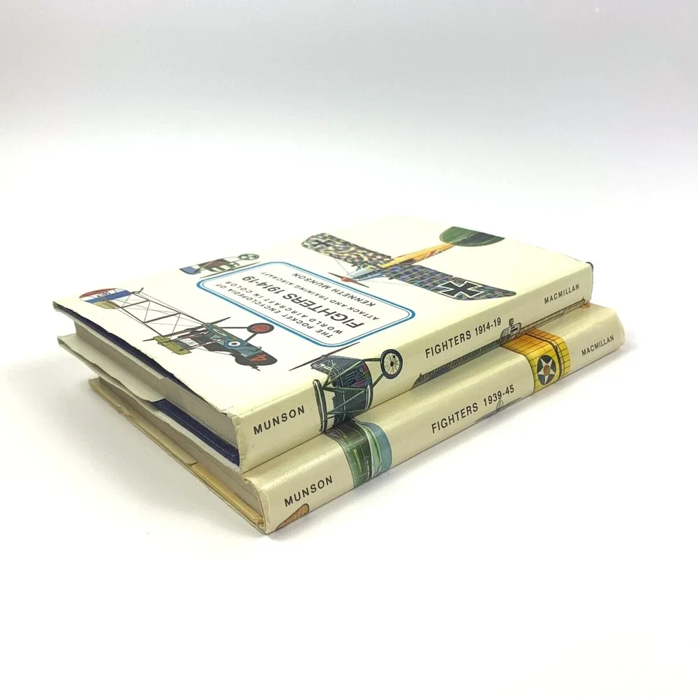 VTG Pocket Encyclopedia‎ Of World Aircraft in Color Attack and Training Air Pair